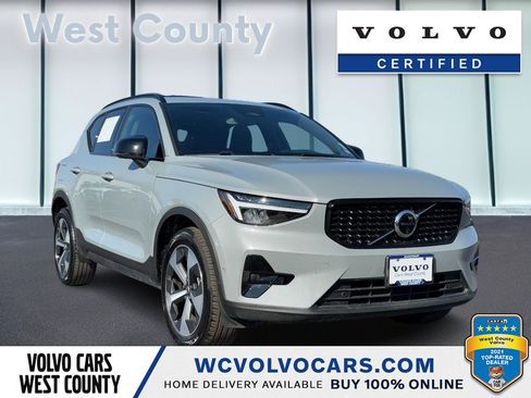 Certified 2025 Volvo XC40 B5 Plus image 1