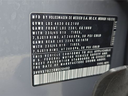 Used 2024 Volkswagen Taos SE w/ Panoramic Sunroof Package AWD/4WD image 29