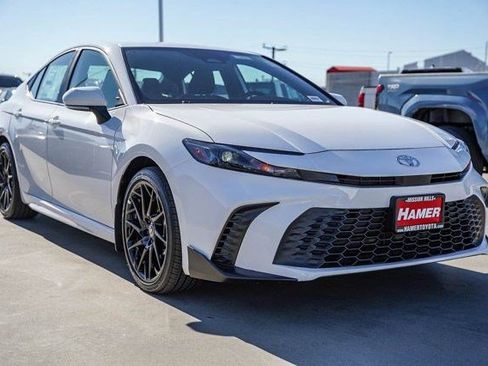 New 2026 Toyota Camry SE FWD image 3