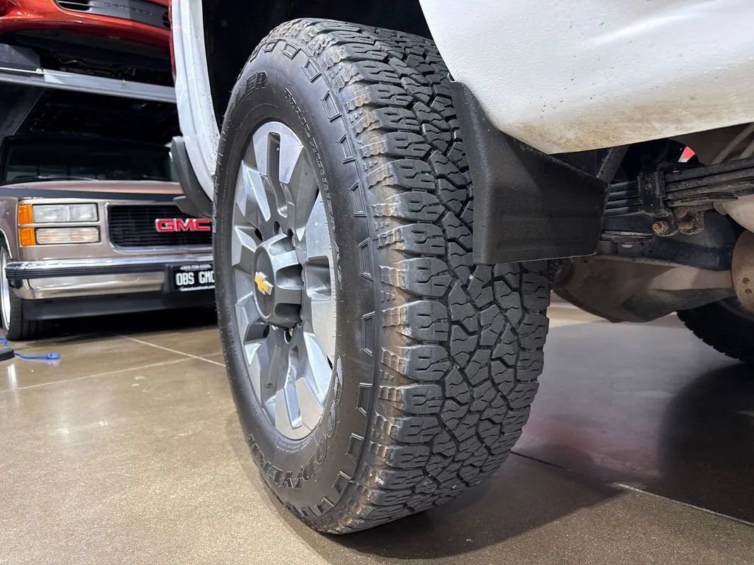 Used 2019 Chevrolet Silverado 2500 LT AWD/4WD image 92