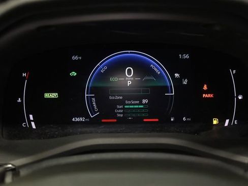 Used 2025 Toyota Camry SE w/ Convenience Package image 19