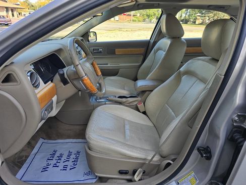 Used 2009 Lincoln MKZ image 11