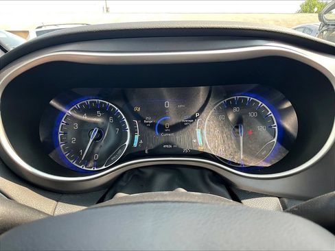 Used 2025 Chrysler Pacifica Select FWD image 13
