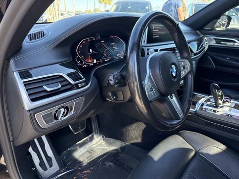 Used 2022 BMW 750i xDrive w/ Executive Package image 25
