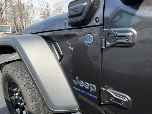 Used 2024 Jeep Wrangler Willys image 35