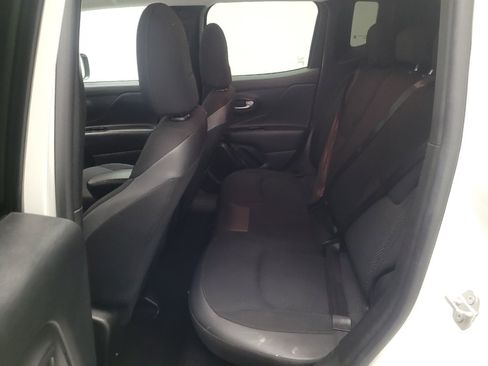 Used 2020 Jeep Renegade Altitude FWD image 18