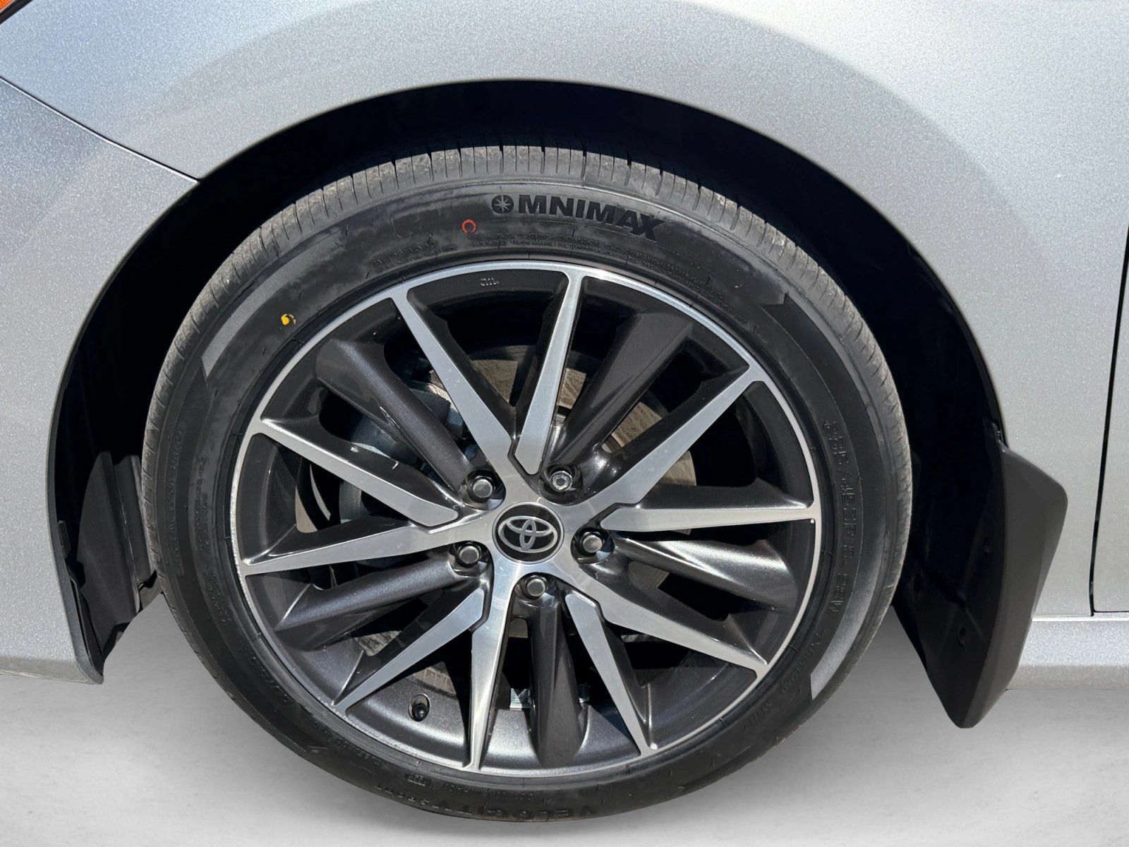 Used 2022 Toyota Camry XLE AWD/4WD image 9