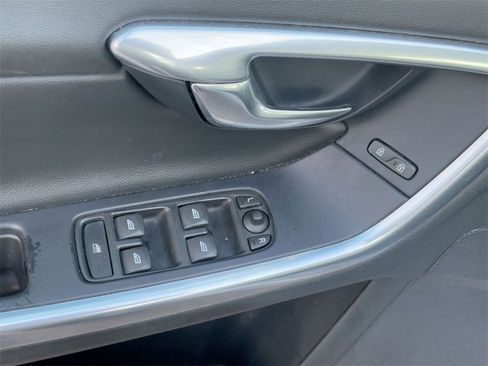 Used 2016 Volvo S60 T5 Premier image 15