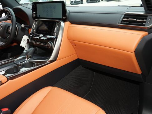 Used 2026 Lexus LX 700h Ultra Luxury image 11