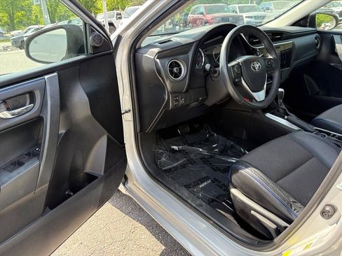 Used 2018 Toyota Corolla SE FWD image 12