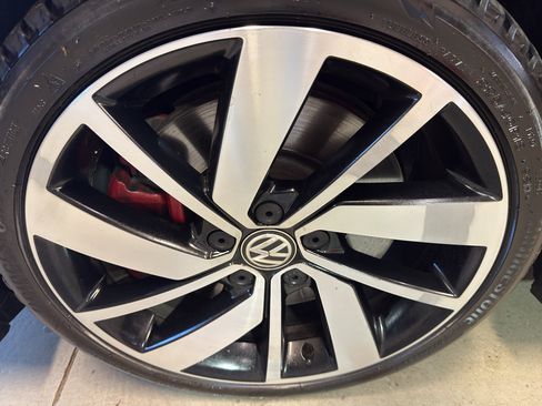 Used 2020 Volkswagen Jetta GLI FWD image 33
