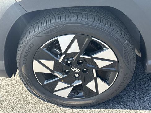 Used 2025 Hyundai Kona SEL FWD image 11