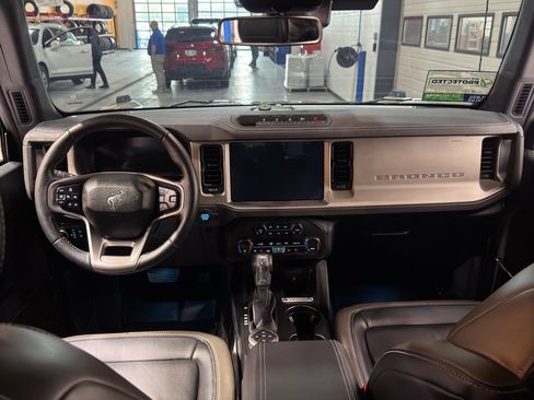 Used 2025 Ford Bronco Outer Banks w/ Sasquatch Package image 13