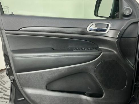 Used 2019 Jeep Grand Cherokee Altitude RWD image 12