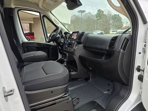 Used 2025 RAM ProMaster 2500 w/ Convenience Group image 31