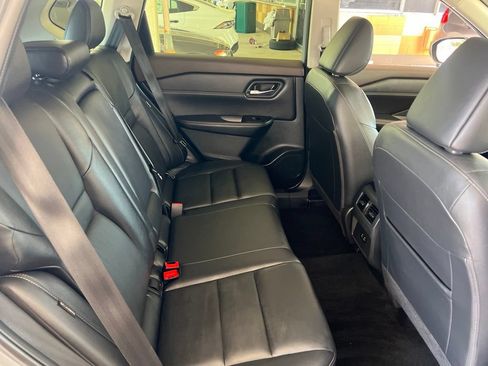 Used 2023 Nissan Rogue SL AWD/4WD image 15