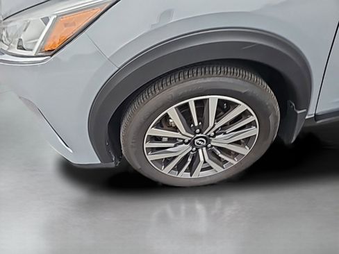 Used 2024 Nissan Kicks SV image 13