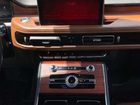 Used 2023 Lincoln Aviator Reserve w/ Equipment Group 201A AWD/4WD image 17