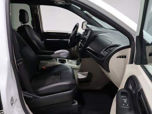 Used 2019 Dodge Grand Caravan SXT w/ Driver Convenience Group FWD image 21
