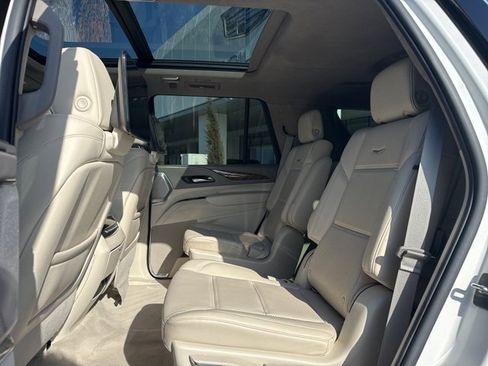 Used 2022 Cadillac Escalade Premium Luxury Platinum image 32