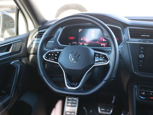 Used 2023 Volkswagen Tiguan SE R-Line image 25