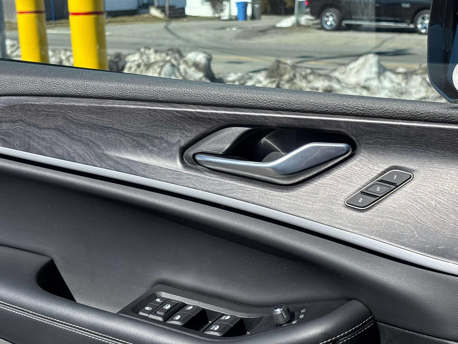Used 2022 Jeep Grand Cherokee L Limited AWD/4WD image 19