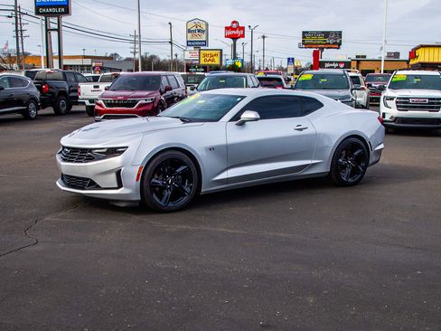 Used 2019 Chevrolet Camaro LT w/ Technology Package image 3