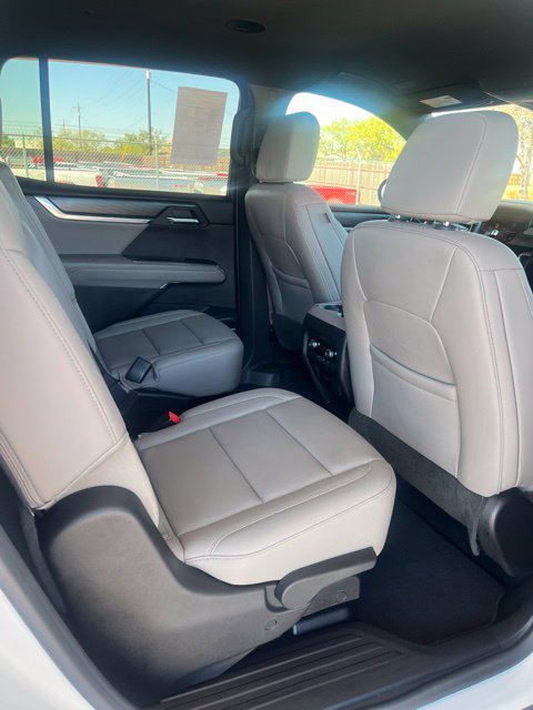 Used 2026 GMC Acadia Elevation w/ Elevation Premium Package FWD image 11