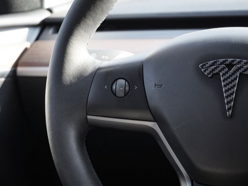 Used 2024 Tesla Model Y Performance image 20