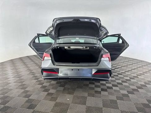 Used 2024 Hyundai Elantra Limited FWD image 15
