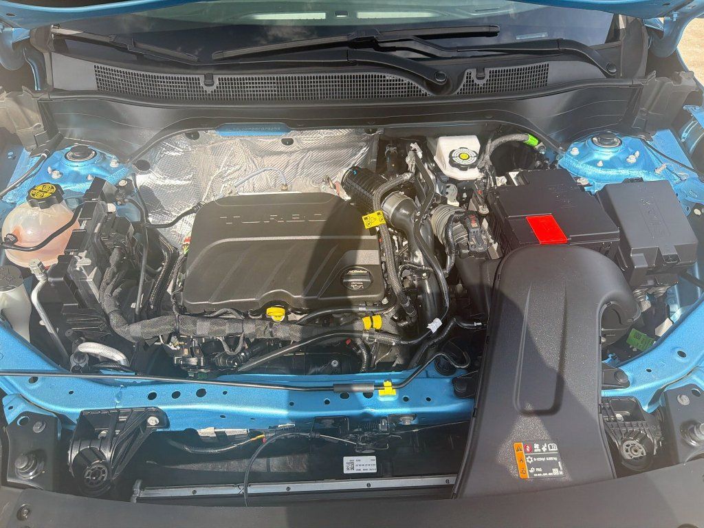 Used 2025 Chevrolet Trax RS w/ Driver Confidence Package FWD image 44