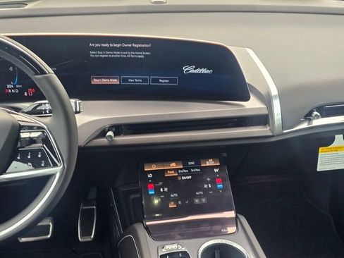 New 2027 Cadillac Vistiq Luxury AWD/4WD image 19