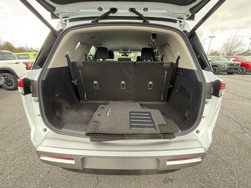 New 2025 Nissan Pathfinder SL image 17