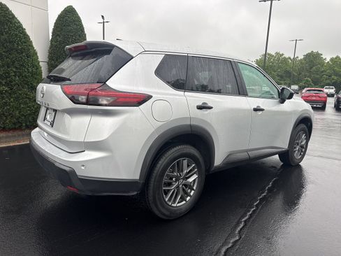 Used 2024 Nissan Rogue S FWD image 4