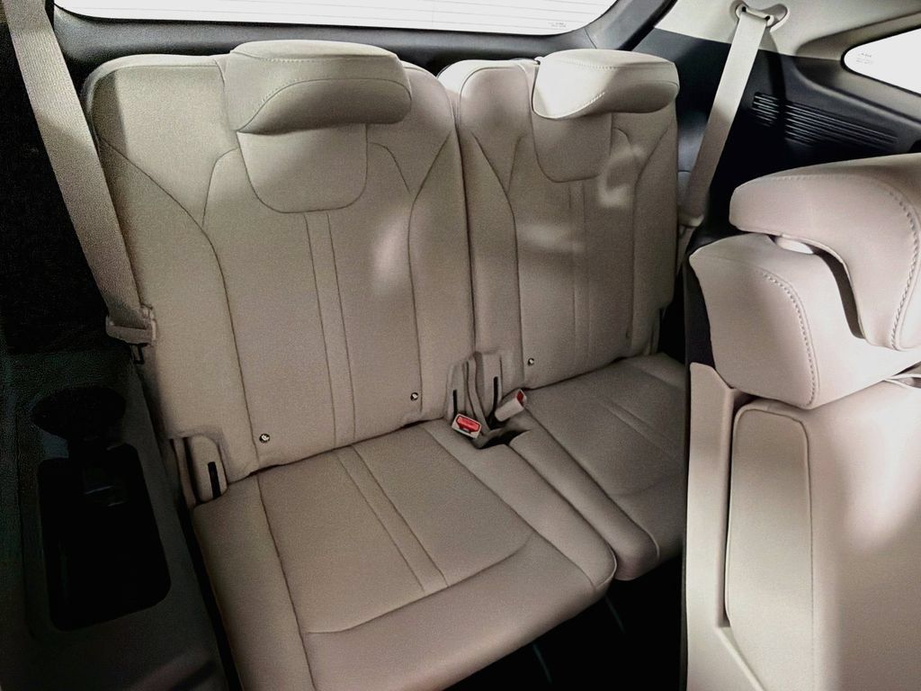 Used 2025 Kia Sorento S AWD/4WD image 34