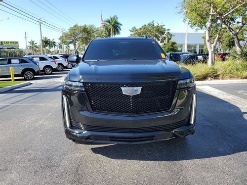 Certified 2023 Cadillac Escalade Sport w/ LPO, ONYX Package AWD/4WD image 8