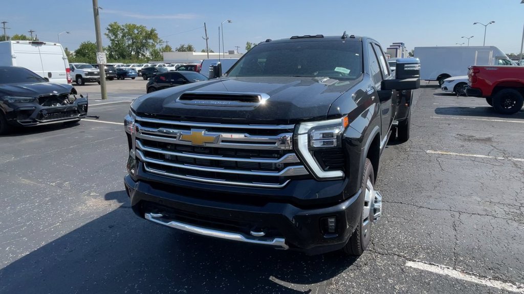 Used 2026 Chevrolet Silverado 3500 High Country w/ Technology Package AWD/4WD image 5
