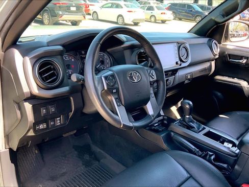 Used 2022 Toyota Tacoma TRD Off-Road w/ TRD Premium Off Road Package image 17