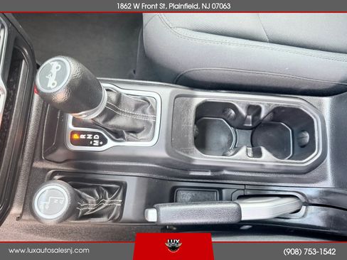 Used 2018 Jeep Wrangler Unlimited Sahara AWD/4WD image 21