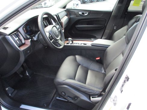 Certified 2023 Volvo XC60 B5 Plus image 12