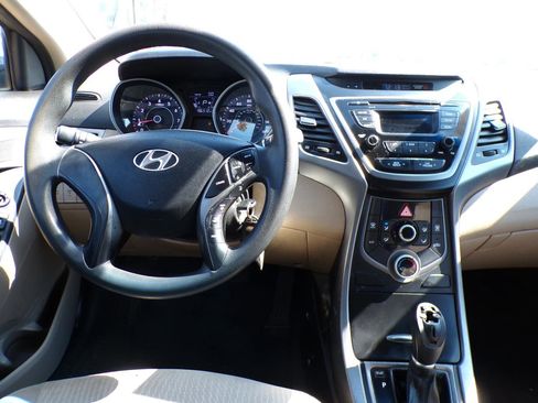 Used 2014 Hyundai Elantra SE image 9