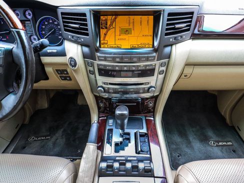 Used 2011 Lexus LX 570 4WD w/ Luxury Pkg image 30