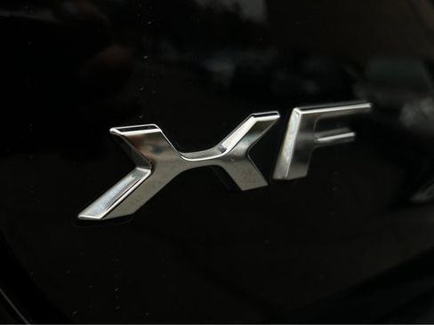 Used 2016 Jaguar XF Premium image 44