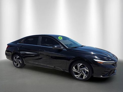 Used 2024 Hyundai Elantra Limited FWD image 2