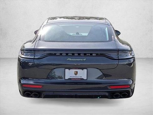 Used 2023 Porsche Panamera 4 Platinum Edition image 9