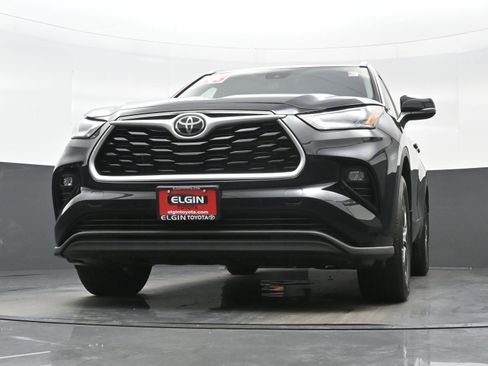 Used 2023 Toyota Highlander XLE AWD/4WD image 28