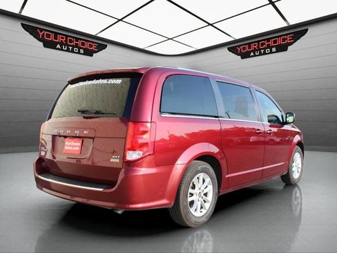 Used 2019 Dodge Grand Caravan SXT image 5