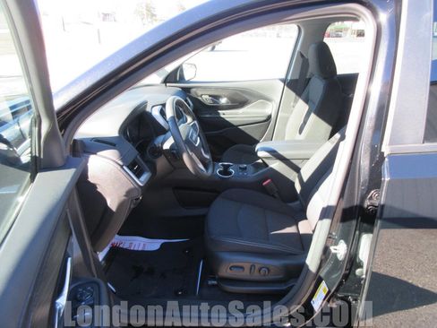 Used 2024 GMC Terrain SLE w/ Driver Convenience Package image 12