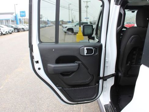 Used 2023 Jeep Gladiator Mojave w/ Cold Weather Group AWD/4WD image 35