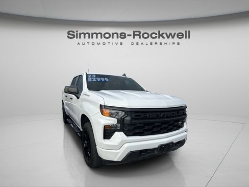 Used 2022 Chevrolet Silverado 1500 Custom image 2